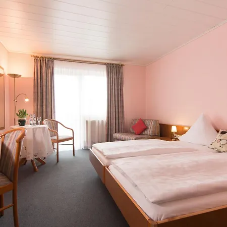 فندق Landhaus Schaaf 3*